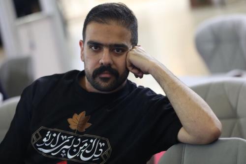 عاشقی کردن پیش از شاعر شدن بسیاری از رباعی ها را در مترو و خیابان نوشتم